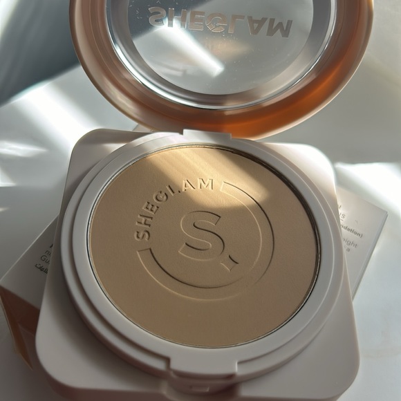 Sheglam powder foundation in bamboo - Picture 4 of 7